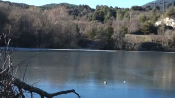 Πάγωσε τεχνητή λίμνη στην Άνω Βροντού Σερρών, δείτε βίντεο