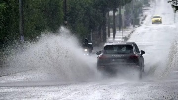 Οδήγηση στη βροχή: Tα SOS που πρέπει να ξέρετε
