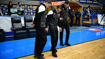 Καθυστέρηση στον αγώνα του Περιστερίου με τη Σαραγόσα λόγω της κακοκαιρίας στην Αττική: Στάζει νερά η οροφή του κλειστού