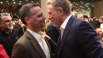 Εσωκομματικές συγκρούσεις στο ΠΑΣΟΚ: Η στρατηγική απέτυχε λέει ο Δούκας, αλλαγή πολιτικής προτείνει ο Γερoυλάνος
