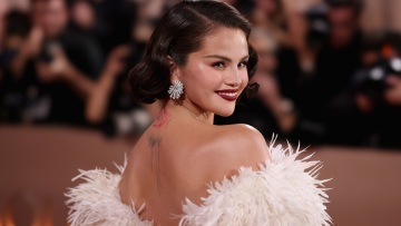 Selena Golez: Ο ανορθόδοξος τρόπος που χρησιμοποιεί για να αφαιρέσει το μακιγιάζ της
