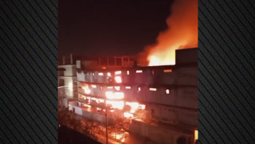 Τουλάχιστον 50 οι νεκροί από την πυρκαγιά σε εμπορικό κέντρο στο Καράτσι του Πακιστάν, βίντεο