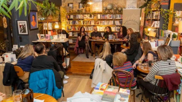 Το «Τανγκό σε Μπλε Νύχτες» και σε αγγλική έκδοση 