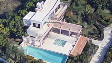 Πλειστηριασμοί: Στο στόχαστρο ξανά η οικογένεια Πρινιωτάκη