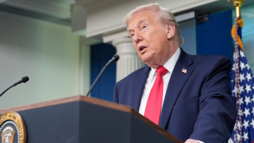 Λευκός Οίκος εναντίον Βρυξελλών: Γιατί ο Τραμπ βάζει στο στόχαστρο τους συμμάχους του