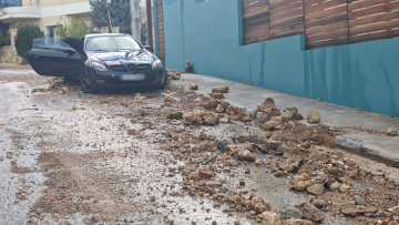 «Αυτό που έγινε δεν το έχουμε ξαναζήσει» λέει ο δήμαρχος Γλυφάδας - Ζήτησε να τεθεί η πόλη σε κατάσταση εκτάκτου ανάγκης