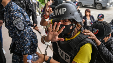 Φιλιππίνες: Νεαρή δημοσιογράφος καταδικάζεται για «χρηματοδότηση της τρομοκρατίας» σε δίκη που επικρίνεται έντονα