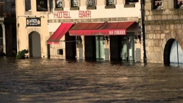 Πλημμύρες στην Κιμπερλέ της Βρετάνης εγκλωβίστηκαν άνθρωποι, εκκενώθηκαν περιοχές, δείτε βίντεο