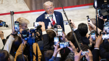 Τι είναι το «Συμβούλιο Ειρήνης» του Τραμπ: Πώς διαταράσσει τις γεωπολιτικές ισορροπίες, αποστάσεις από την ΕΕ, απροθυμία από την Ελλάδα