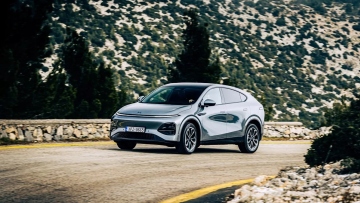 Δοκιμάζουμε το ολοκαίνουργιο ηλεκτρικό κουπέ SUV με τα 500+ χλμ. αυτονομίας