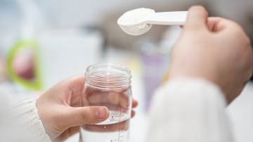 Γαλλία: Στο μικροσκόπιο οι θάνατοι 2 βρεφών, εξετάζεται η σύνδεσή τους με προϊόντα βρεφικού γάλακτος που είχαν ανακληθεί 