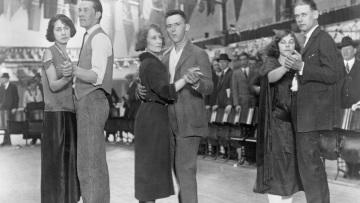 Χορεύοντας μέχρι θανάτου για ένα πιάτο φαΐ: Το ανελέητο θέαμα του Μεσοπολέμου
