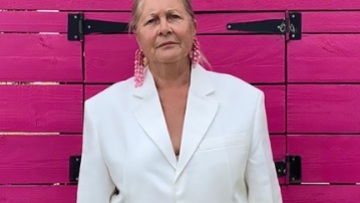 Η γιαγιά του Jacquemus μόλις έγινε η πρώτη -και πιο γλυκιά- brand ambassador της εταιρείας
