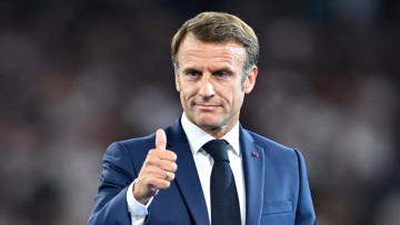 Εμανουέλ Μακρόν: Τι αποκαλύπτει οφθαλμίατρος για το κατακόκκινο μάτι του Γάλλου προέδρου
