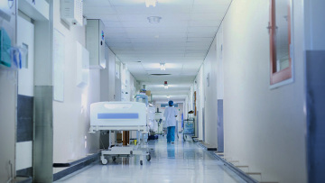 Συναγερμός στην Καστοριά για κρούσματα σαλμονέλας, νοσηλεύονται πάνω από δέκα άτομα, ανάμεσά τους και παιδιά