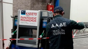 «Έχει κολλήσει, συμβαίνει σε πολλά αυτοκίνητα» απαντούσε το κύκλωμα στα παράπονα πελατών ότι έβαζαν βενζίνη και δεν έσβηνε το λαμπάκι