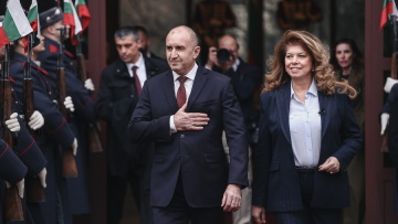 Μετά την παραίτηση Ράντεφ στη Βουλγαρία, η χώρα αποκτά την πρώτη γυναίκα Πρόεδρο της Δημοκρατίας