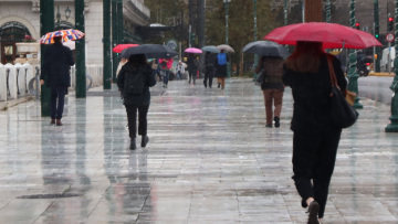 Καιρός: Έρχονται καταιγίδες και λασποβροχές από την Κυριακή, πότε θα επηρεαστεί η Αττική