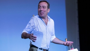 Σωτήρης Καλυβάτσης: Η σάτιρα δεν είναι ένα μέσο για να προσβάλλεις