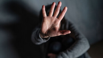 Άγριος ξυλοδαρμός 13χρονου στον Άλιμο από ομάδα ανηλίκων, του έσπασαν οστό κάτω από το μάτι