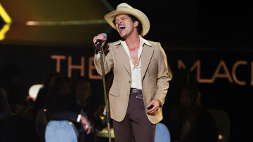 Μπρούνο Μαρς: Από μιμητής του Έλβις, στην κορυφή του Spotify