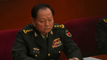 Υπό διερεύνηση ο πιο στρατιωτικός στενός σύμμαχος του Σι: Ποιος είναι ο ανώτατος στρατηγός που κατηγορείται για διαφθορά