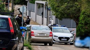 Το 2014 δολοφόνησε τη μητέρα του, σήμερα τον πατέρα του: «Θα σκοτώσω και τα αδέρφια μου» φώναζε στους αστυνομικούς
