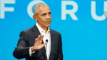 Οι Αμερικανοί θα είναι λιγότερο ασφαλείς και υγιείς μετά την απόφαση του Τραμπ για τις εκπομπές ρύπων, λέει ο Ομπάμα
