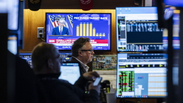 Bloomberg: H απόφαση του Τραμπ για τον επικεφαλής της Fed αποτελεί «stress test» για τους επενδυτές