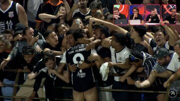 Βραζιλία: Ήρθε από τον πάγκο, χάρισε τη νίκη στην Κορίνθιανς και οι συμπαίκτες του τον άφησαν με το... εσώρουχο, δείτε βίντεο