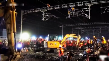 Η Κίνα έχτισε σιδηροδρομικό σταθμό σε 9 ώρες με 1.500 εργάτες και στρατιωτικό συντονισμό
