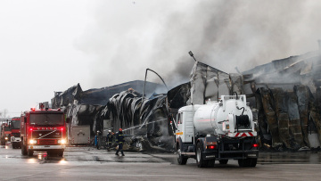 Τρίκαλα: Στο κέντρο του εργοστασίου η έκρηξη που προκάλεσε τη φωτιά στη «Βιολάντα», δείτε βίντεο και φωτογραφίες