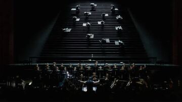 Ο Δημήτρης Παπαϊωάννου στήνει μια σκάλα για τον ουρανό με τη μουσική του Γιώργου Κουμεντάκη στην ΕΛΣ
