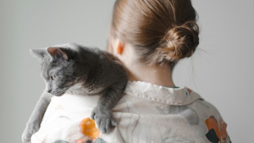 Γιατί το να χάνεις ένα κατοικίδιο μπορεί να είναι σχεδόν εξίσου επώδυνο με την απώλεια κοντινού συγγενή
