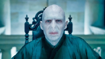 Η γκάφα του Ρέιφ Φάινς, αποκάλυψε τον ηθοποιό που θα υποδυθεί τον Βόλντεμορτ στη νέα σειρά Χάρι Πότερ