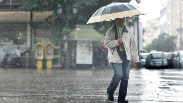 Ισχυρές βροχές σήμερα και κίνδυνος για πλημμύρες: Ποιες περιοχές βρίσκονται σε «κόκκινο συναγερμό», οι δύσκολες ώρες για την Αττική 