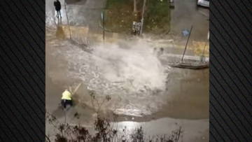 Έσκασε αγωγός νερού στη Θεσσαλονίκη, τέσσερις τραυματίες, δείτε βίντεο
