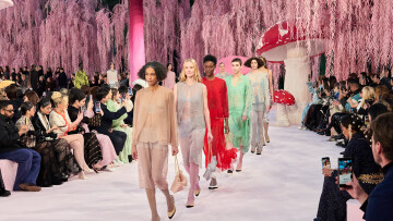 Ο Matthieu Blazy αποκαλύπτει μια ονειρική συλλογή Υψηλής Ραπτικής για τον οίκο Chanel
