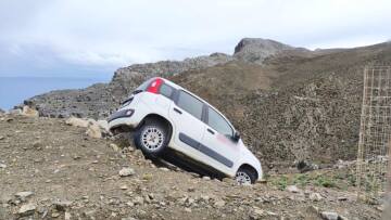 Άγιο είχε οδηγός στο Ηράκλειο, όταν το αυτοκίνητο του έφυγε προς τον γκρεμό 