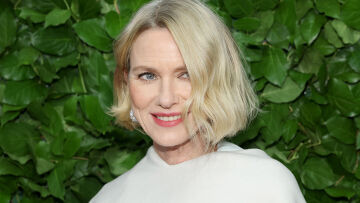 Η Ναόμι Γουότς μεταμορφώνεται σε Τζάκι Κέννεντι - Ωνάση: Η αφίσα από την πολυαναμενόμενη σειρά