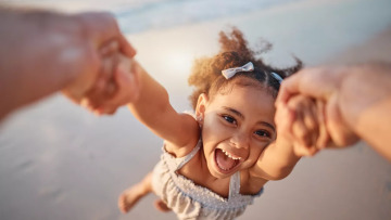 Δύο ταξίδια ελπίδας στα ακριτικά νησιά – Γόνιμες λύσεις για τη στήριξη της οικογένειας
