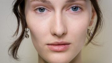 Προϊόντα περιποίησης με βάση το νερό ή με βάση τα έλαια: Πώς επιλέγουμε το ιδανικό για την επιδερμίδα μας;
