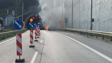 Ηγουμενίτσα: Φωτιά σε βανάκι στην Εγνατία πριν το τούνελ Βασιλικού, δείτε βίντεο