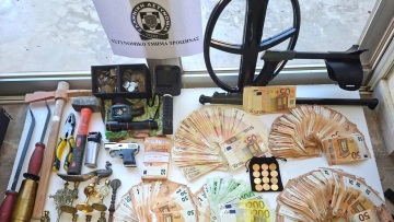 Συλλήψεις για διαρρήξεις και παράνομες έρευνες με ανιχνευτή μετάλλων για αρχαία στην Τροιζήνα