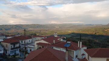 Πρόεδρος χωριού στην Ηλεία προσφέρει 1.000 ευρώ σε κάθε γυναίκα που θα μείνει στην περιοχή