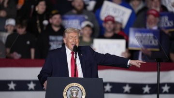 Αποκλιμάκωση προαναγγέλλει ο Τραμπ για τη Μινεσότα, αλλά «δεν θα αποχωρήσουμε»
