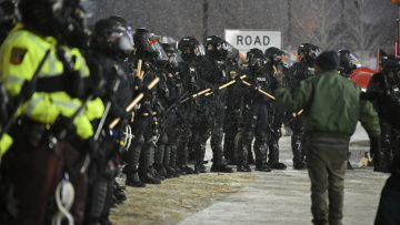 Νέο κυβερνητικό shutdown στον ορίζοντα, μετά τα επεισόδια με τους πράκτορες της ICE και τους δύο νεκρούς στη Μινεάπολη