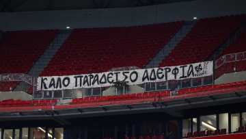 «Καλό παράδεισο αδέρφια»: Το πανό των οπαδών του ΠΑΟΚ στο άδειο πέταλο του γηπέδου της Λιόν, δείτε φωτογραφίες 