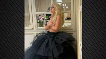 Η Κριστίνα Αγκιλέρα ανέβασε τόπλες φωτογραφίες της στο Instagram