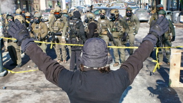 ΗΠΑ: Νέες οδηγίες προς τα μέλη της ICE που έχουν αναπτυχθεί στη Μινεσότα να μην «επικοινωνούν με ταραχοποιούς»